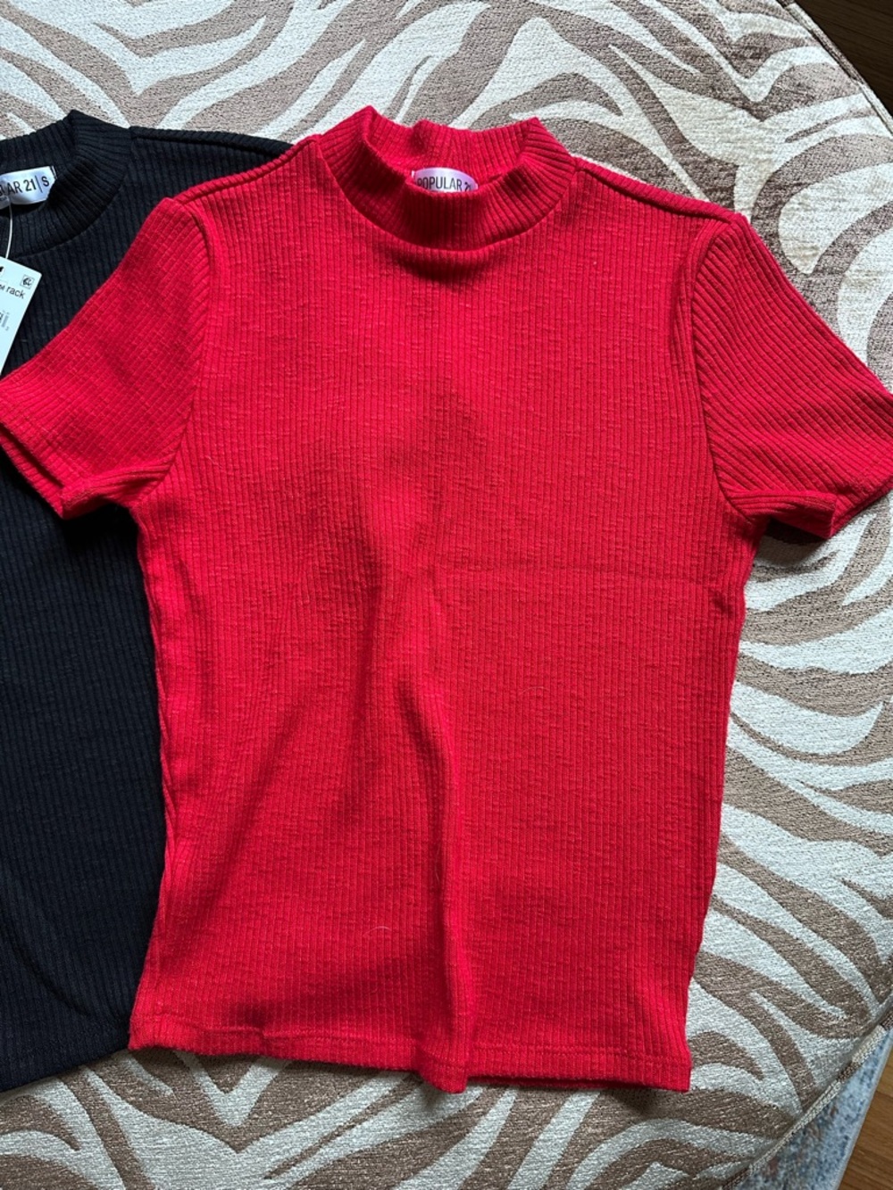 2-Pack of Women’s Ribbed Mock Neck Tops Red/Black